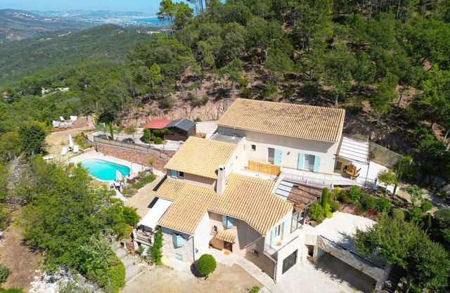 Double Family Villa,12 people with Pool near Cannes