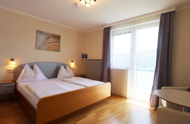 Double room with balcony and lake view - Gästehaus Libelle
