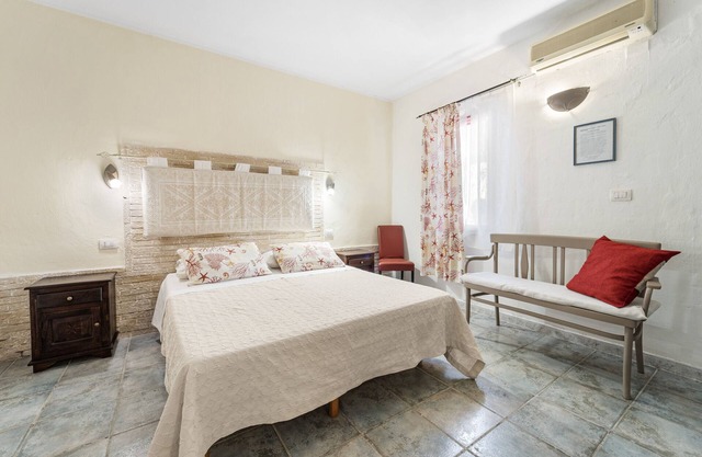 Habitación doble con piscina y cocina compartidas, Wi-Fi y aire acondicionado.