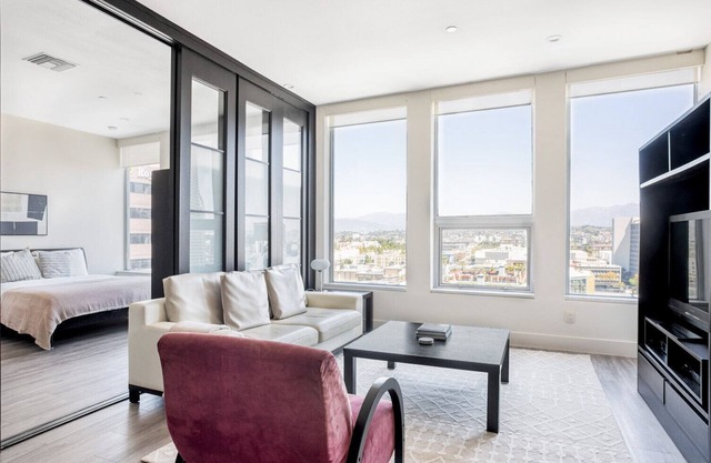 Downtown 2BR w/ Pool, Gym & W/D nr Convention Center, by Blueground