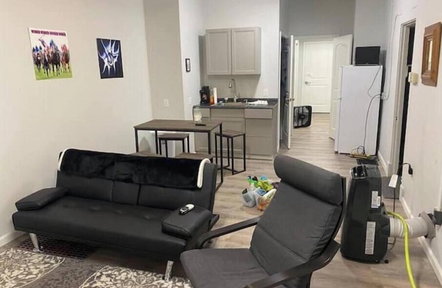 Downtown Apartment on first floor. PRIVATE.