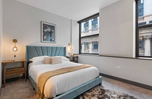 Apartment in The Loop: Great Amenities, Near Shops