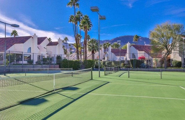 Downtown Palm Desert - Modern turnkey 3BR, sleeps 6, condo with AC and Pool