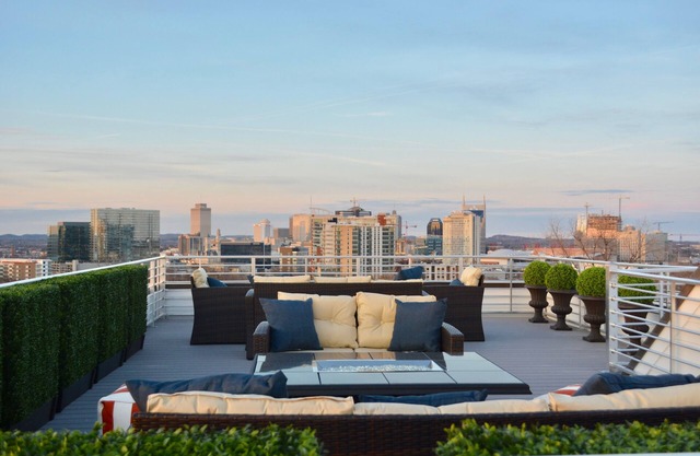 ¡Vistas panorámicas del centro desde la azotea! 3 dormitorios / 3. 5 BA casa cerca de Gulch,
