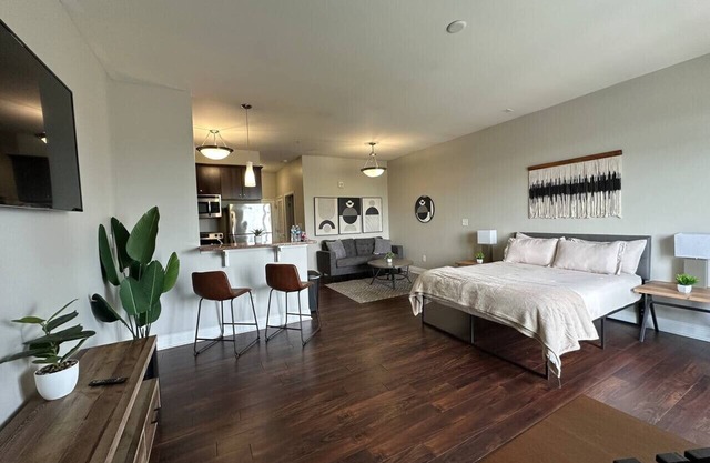 Downtown Penthouse Loft w/ View