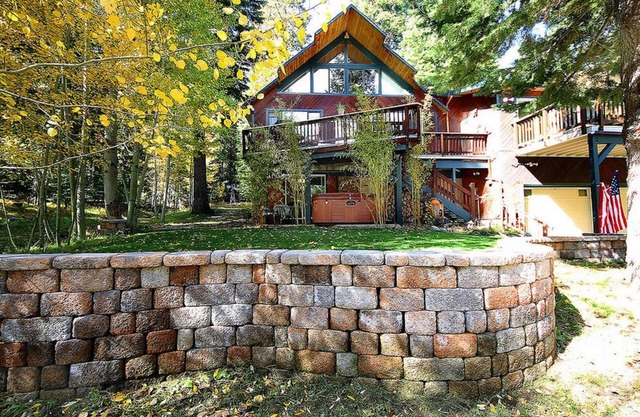 "DREAM HOUSE" 1acre lote arbolado, Creek, cine en casa, jacuzzi, mesa de billar, gimnasio