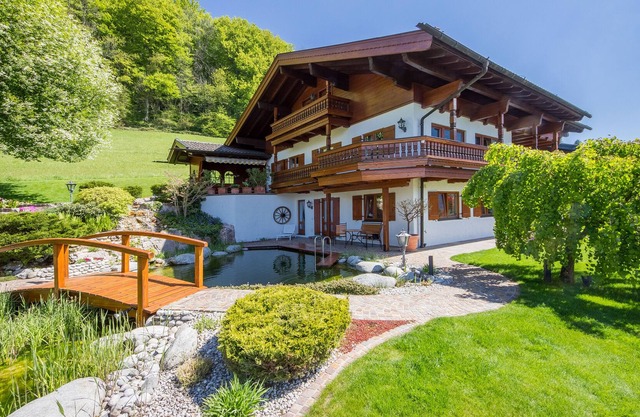 Ubicación de ensueño en Ruhpolding con terraza en el estanque de natación
