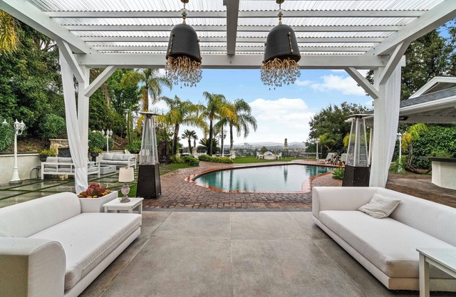 Dream Oasis w/ Pool, Jacuzzi, Great Views!