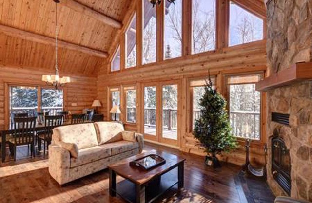 Vacaciones de ensueño en una cabaña de madera en el lago Mont Tremblant, Canadá