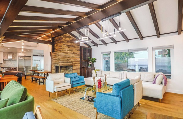 Dreamy beach house w/ direct ocean access, panoramic views, and a jacuzzi.