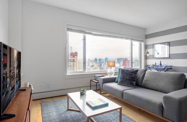 Dreamy Nob Hill Studio w/ Sauna, Gym, City View by Blueground