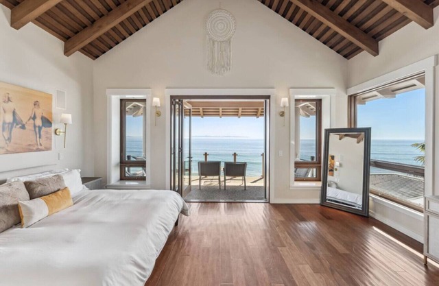 Driftwood Club - Luxe Private Oceanfront Villa (Beach Access)