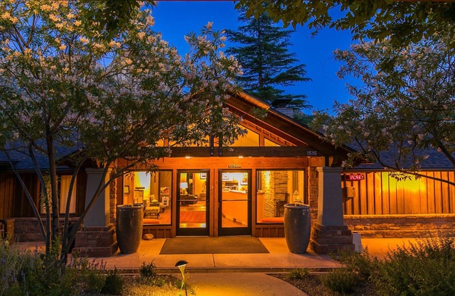 Driftwood Lodge