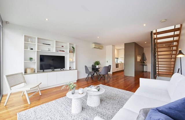 Lovely 2 bedroom Apartment in Carlton