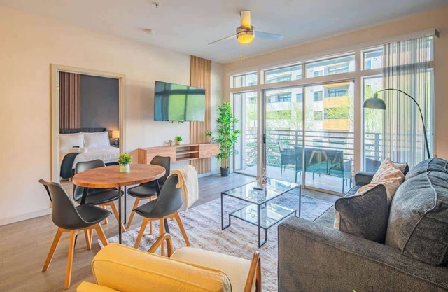 DT Phoenix Gem 2BD with Balcony Gym Parking!