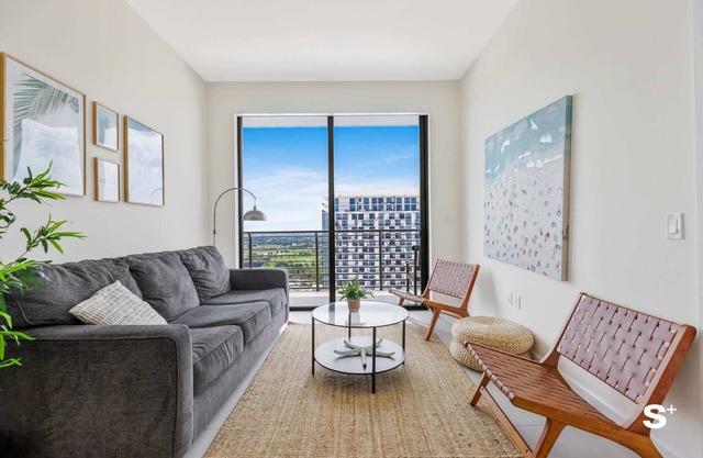 DTW Doral 2BD Condo | Skyline Views & Free Parking