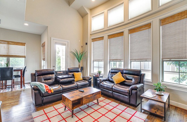 Dtwn Houston Home Near Stadiums: WFH Friendly!