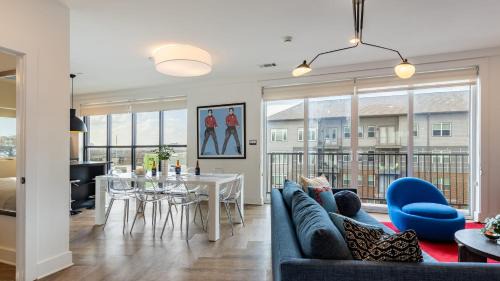 Dual Bachelor Pads w Rooftop Lounge Games Sleeps 26 5 Min to Broadway