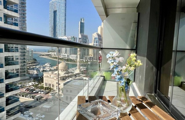 Stylish 1 Bedroom w/ canal view, near Beach and Metro Station