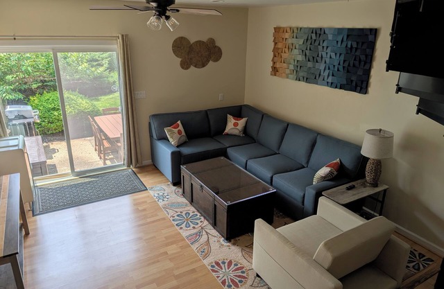 "Dune Blossom" Townhouse w/ pool - 3 blocks to beach - linens/pillows included
