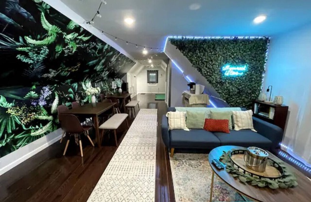 Duplex apt + Dining & Game Floor w/ 80in Projector