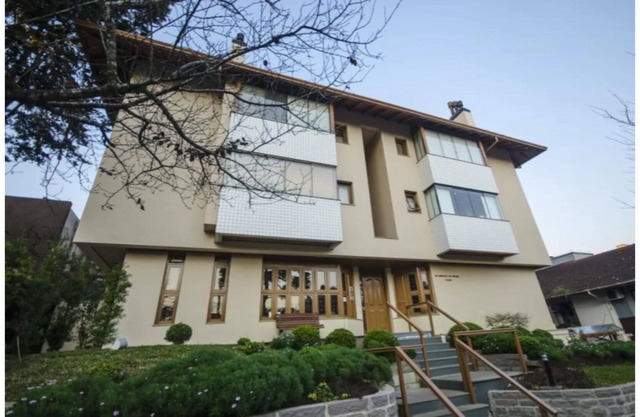 Duplex, cerca de todo, en edificio con piscina termal y sauna.