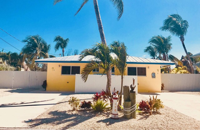 DUCK KEY, 2 habitaciones / 2 baños, W / Private 90 'Dock, SIN HONORARIOS DE ENVÍO, Almacenamiento de remolques