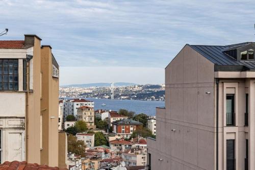 Duplex Penthouse Wparking 3bd2bath Views! #340