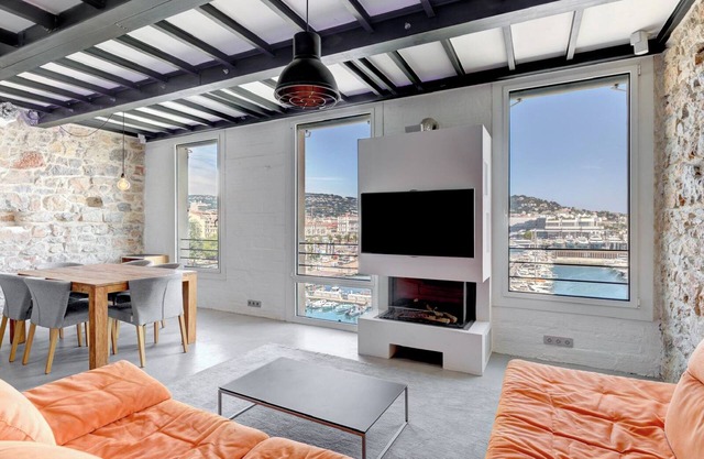 Duplex with panoramic view on Cannes old port