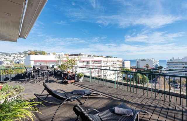 Duplex with Rooftop and Sea View – Palm Beach
