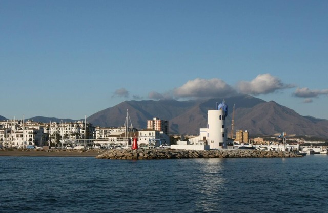 Duquesa (Manilva) Ubicación en la playa de F'line / G’floor / 2Bed-Bath / Garage / AirCon / 24hr Sec