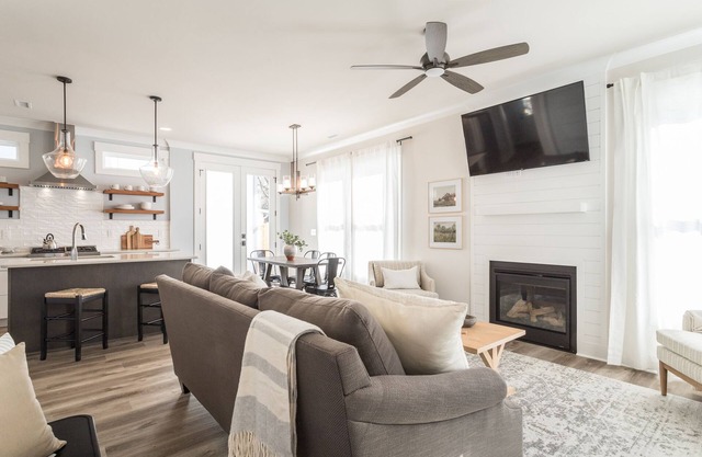 Durham's Modern FarmHouse & Guest House minutes from Downtown & Duke University!
