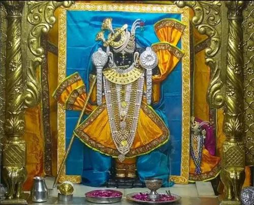 DWARKA HOME STAY AC family only