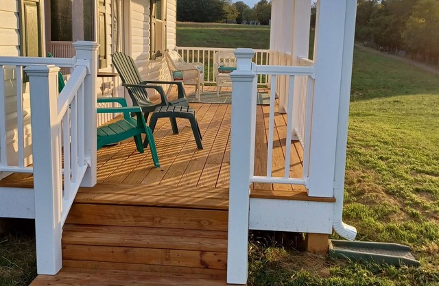 E & L's Mountain View Cottage. Front porch and deck. 7 miles N of Luray.