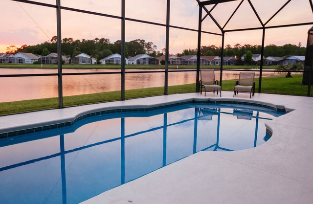 EN EL LAGO MÁS GRANDE DE EAGLE POINTE, DESCUBRE UNA NUEVA VACACIÓN / EXPERIENCIA DE VACACIONES