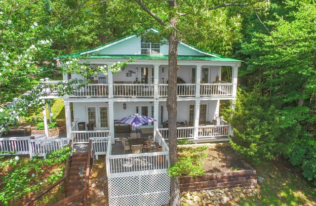 Eagle's Pass: 7 BR, 4 BA House in Crane Hill, Sleeps 13