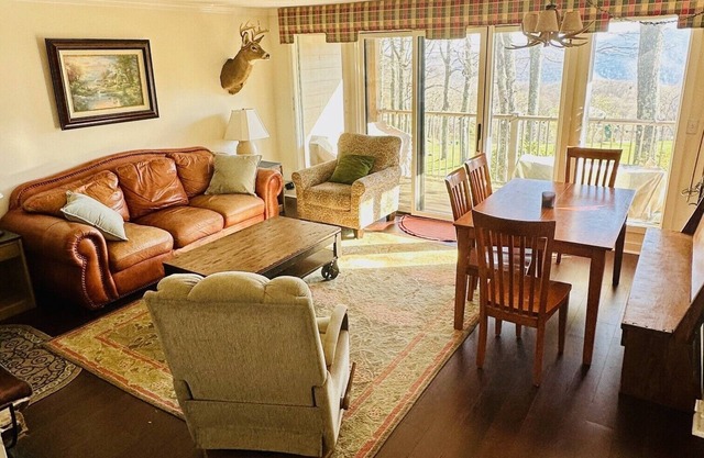 Eagles Court Slopeside Condo, Wifi, a pie de todo!