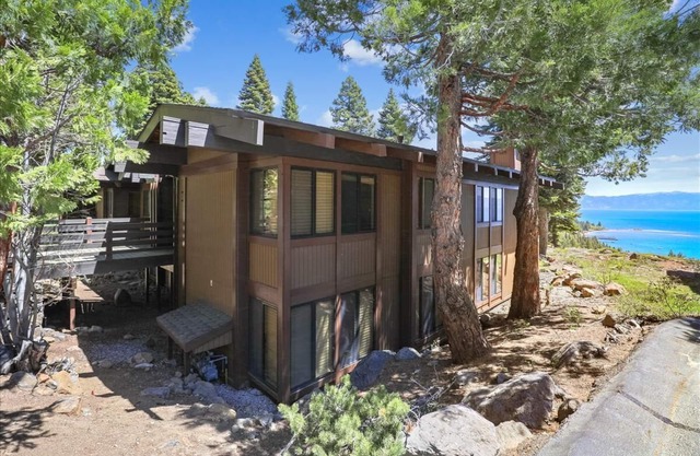 Rocky Ridge # 28: 3 dormitorios, 2 baños condominio en Tahoe City, para 6 personas