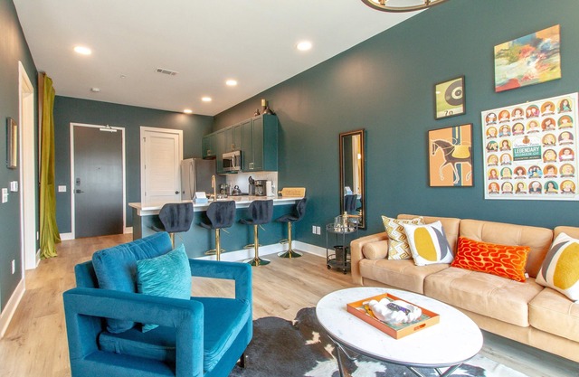 Music City Base–Sleeps 6–East Nash Hotspot-DT
