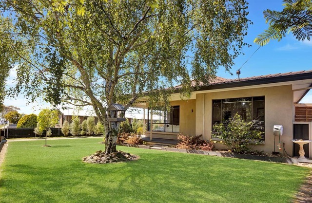 Easy access to the Gippsland Lakes and walking tracks