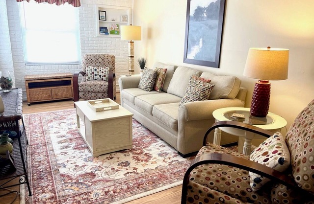 Easy Breezy primer piso @ Ocean Inn. 1 blk a la playa, 2br1ba, Se aceptan mascotas