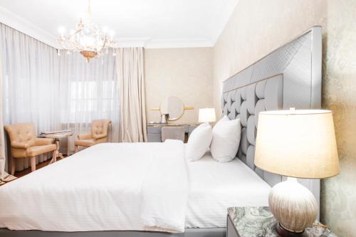Eclat Luxury Hotel