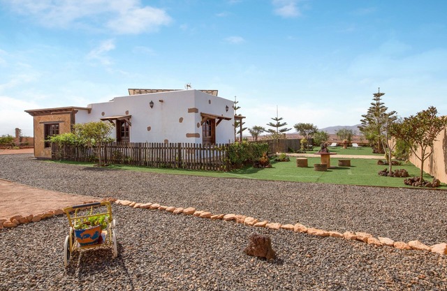 Casa rural ecológica "Laura" con terraza, vistas a la montaña y Wi-Fi