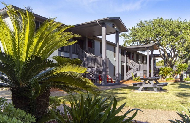Econo Lodge Inn & Suites Fulton - Rockport