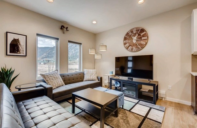 Elbert's Escape / Sleeps 8 / Lakefront Views, New Floors