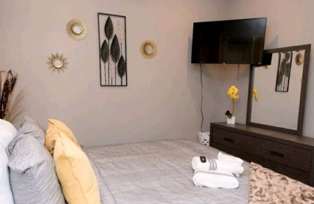 Elegant 2 Bedroom Apartment in Chicago - Perfect for a Memorable Stay