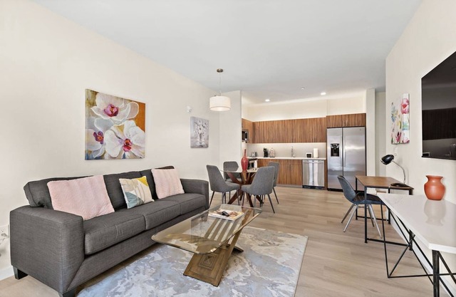 Elegant ! 2BR Free Parking ! 30 min to NYC !
