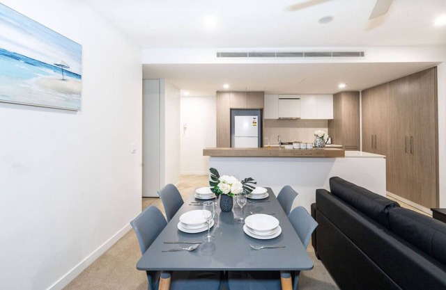 Elegant 2BR Retreat in Hamilton