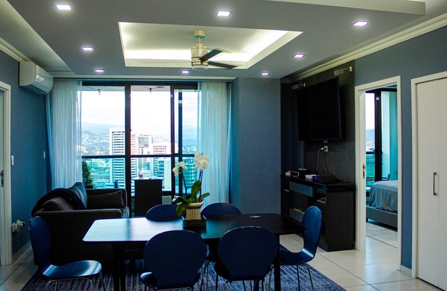 JF Luxury 3 bedroom 3 1/2 bath Apartment.