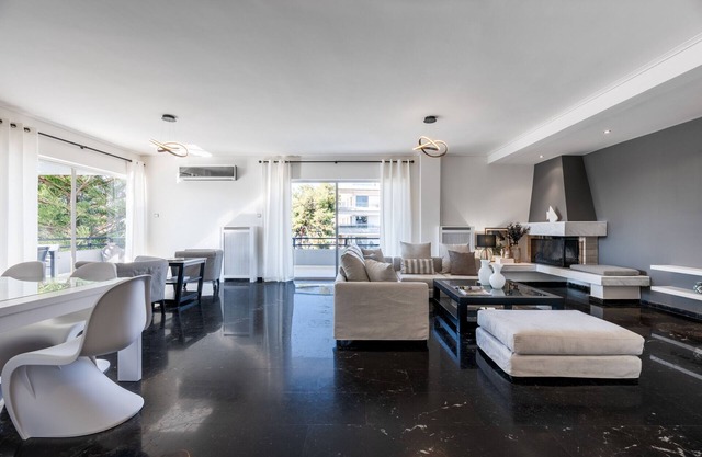 Sophisticated and spacious 3 bdrm apt in Glyfada center